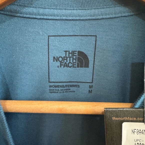 NWT! Women’s North Face blue short sleeve t-shirt 100% cotton, Medium - Picture 3 of 4